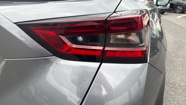 Nissan Juke 1.0 DiG-T 114 N-Connecta 5dr Petrol Hatchback